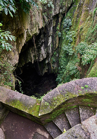 Descending Caldeira de Graciosa